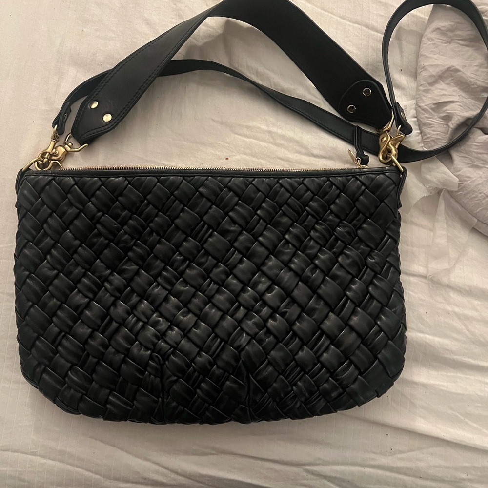 Clare V puffy moyen in black